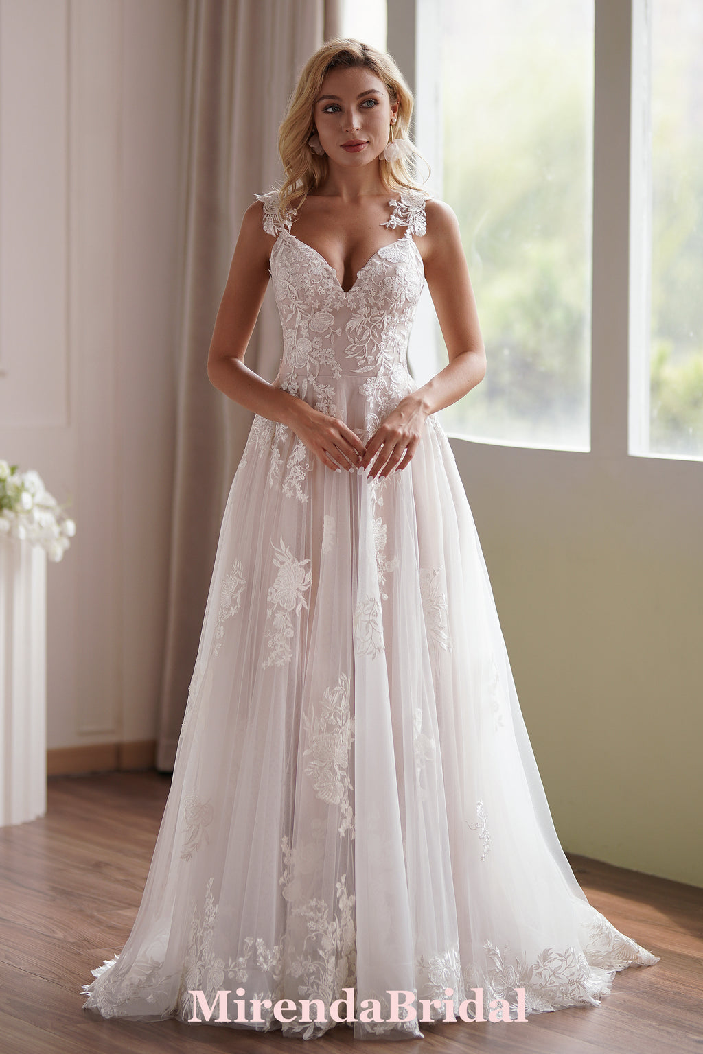 Delicate Shimmering Lace Wedding Gown With Sweetheart Bodice