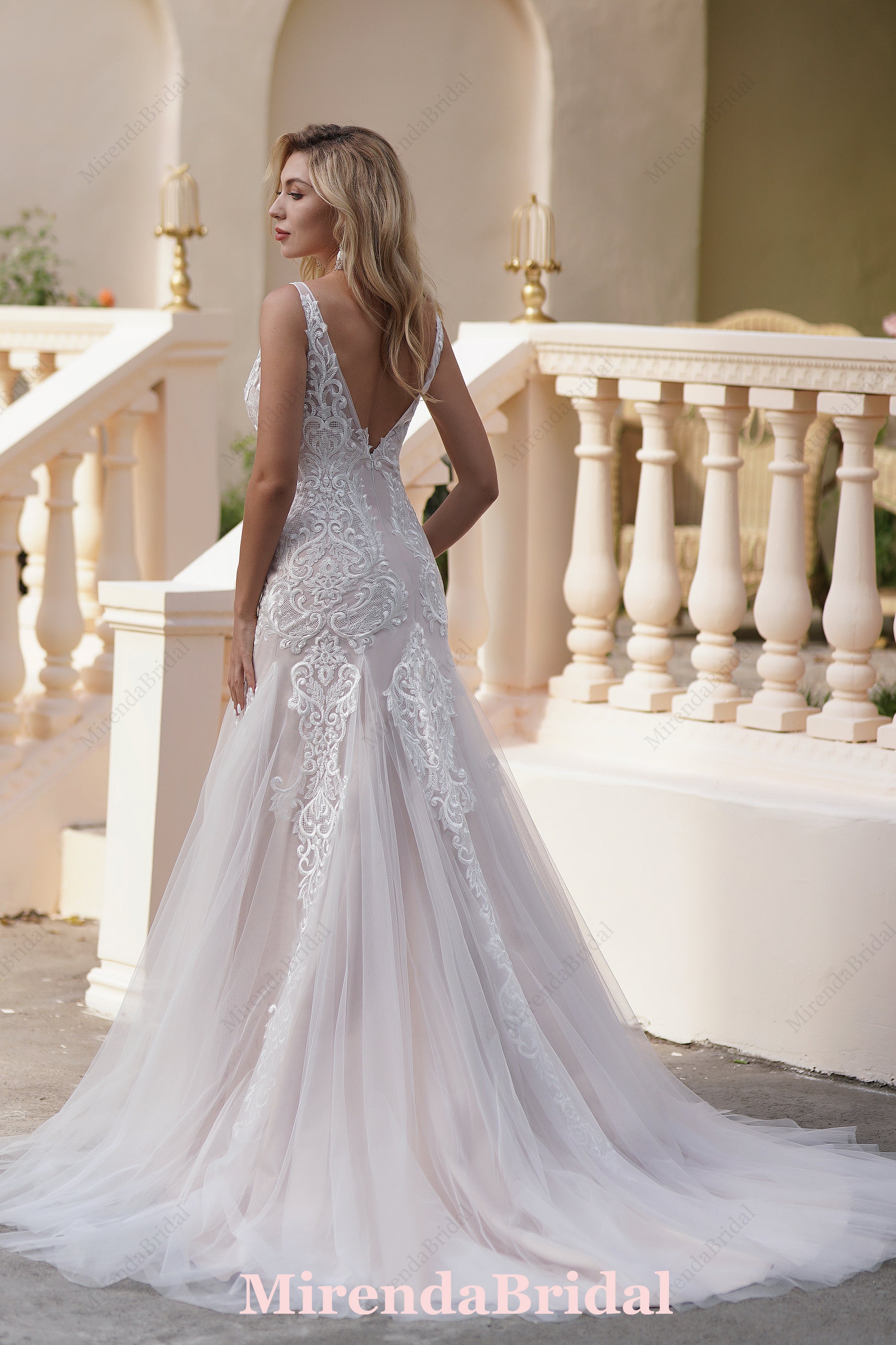 Scalloped Pink Nude Lace V-neck Godet Mermaid Bridal Gown