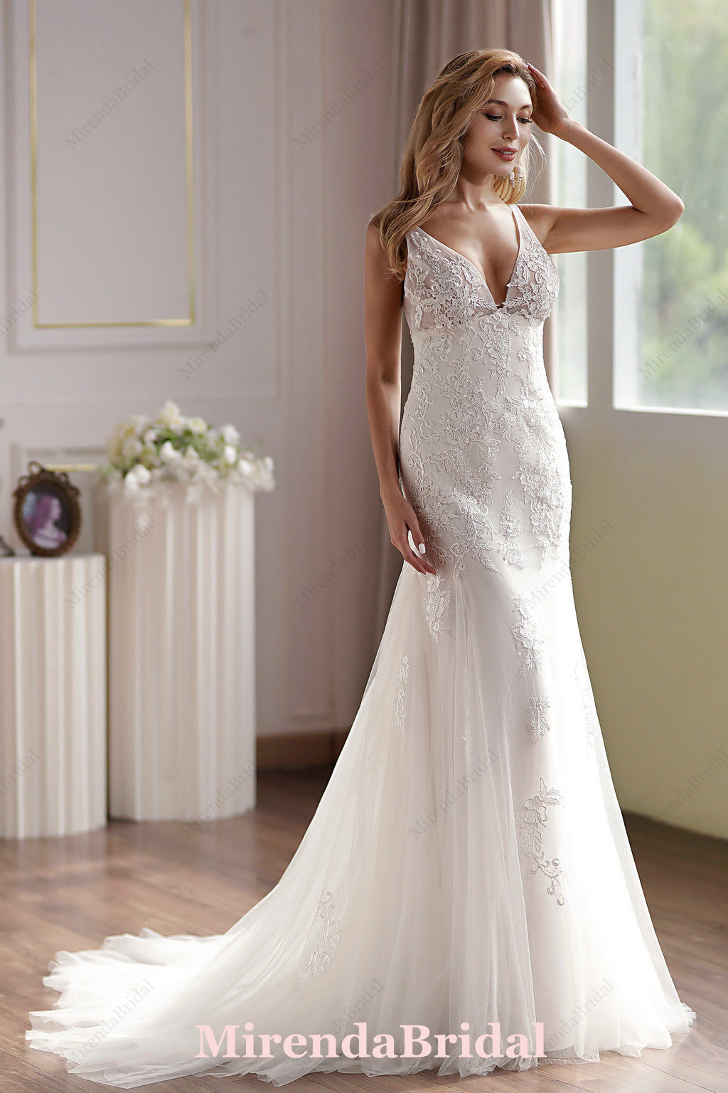 Lace Applique Tulle V-Neck Mermaid Wedding Gown