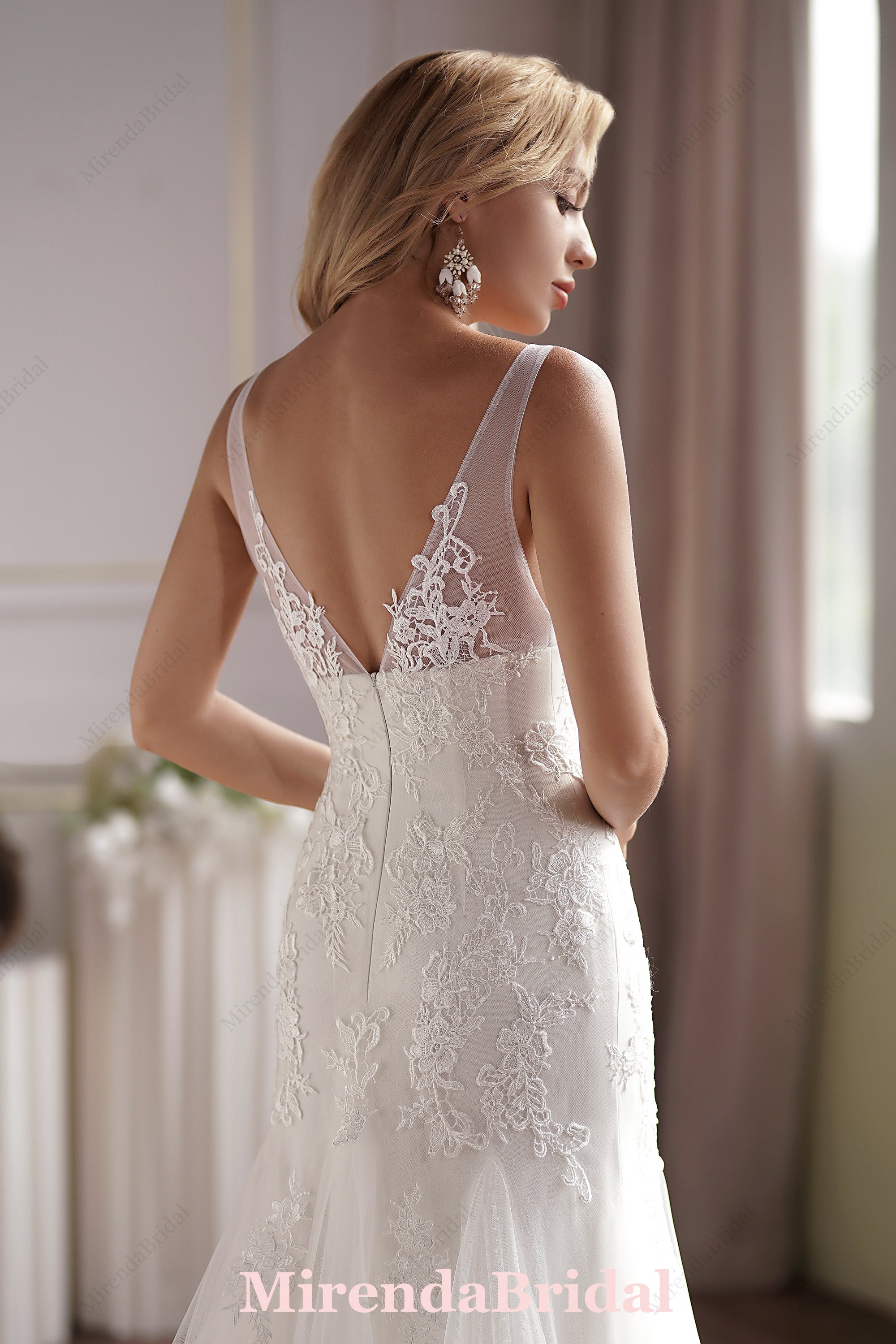 Lace Applique Tulle V-Neck Mermaid Wedding Gown