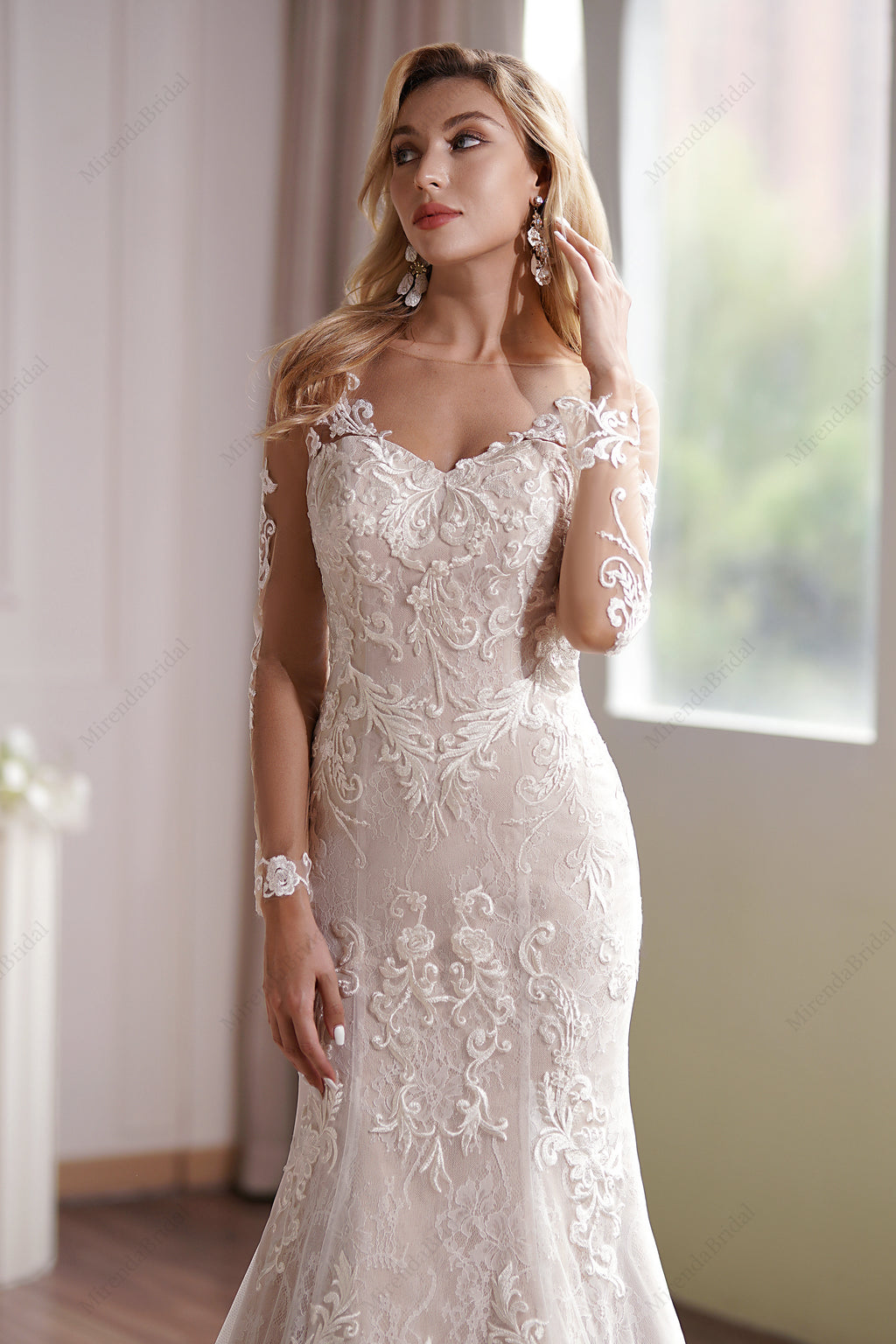 Long Sleeve Lace Appliques Bridal Dress With Illusion Back