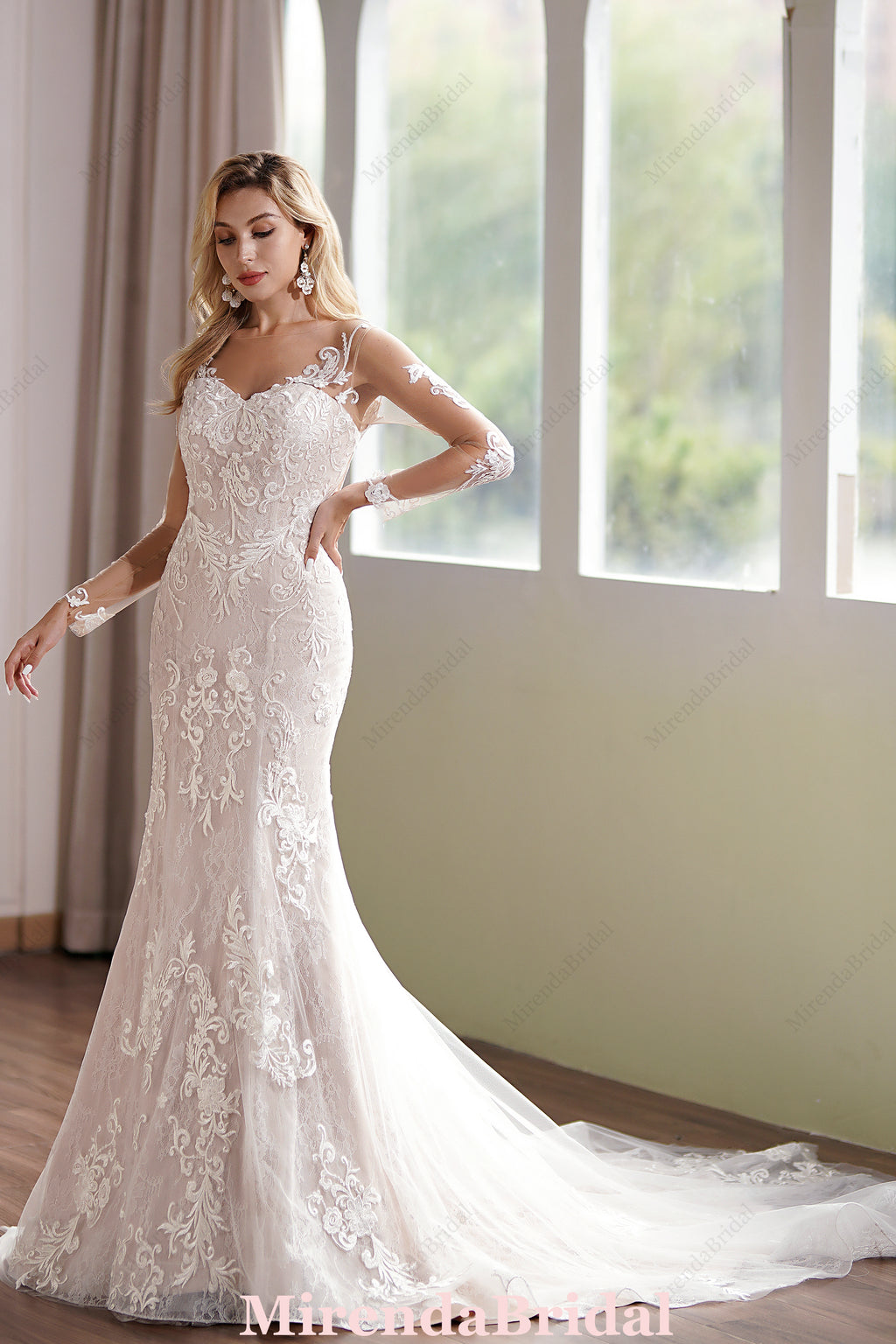 Long Sleeve Lace Appliques Bridal Dress With Illusion Back