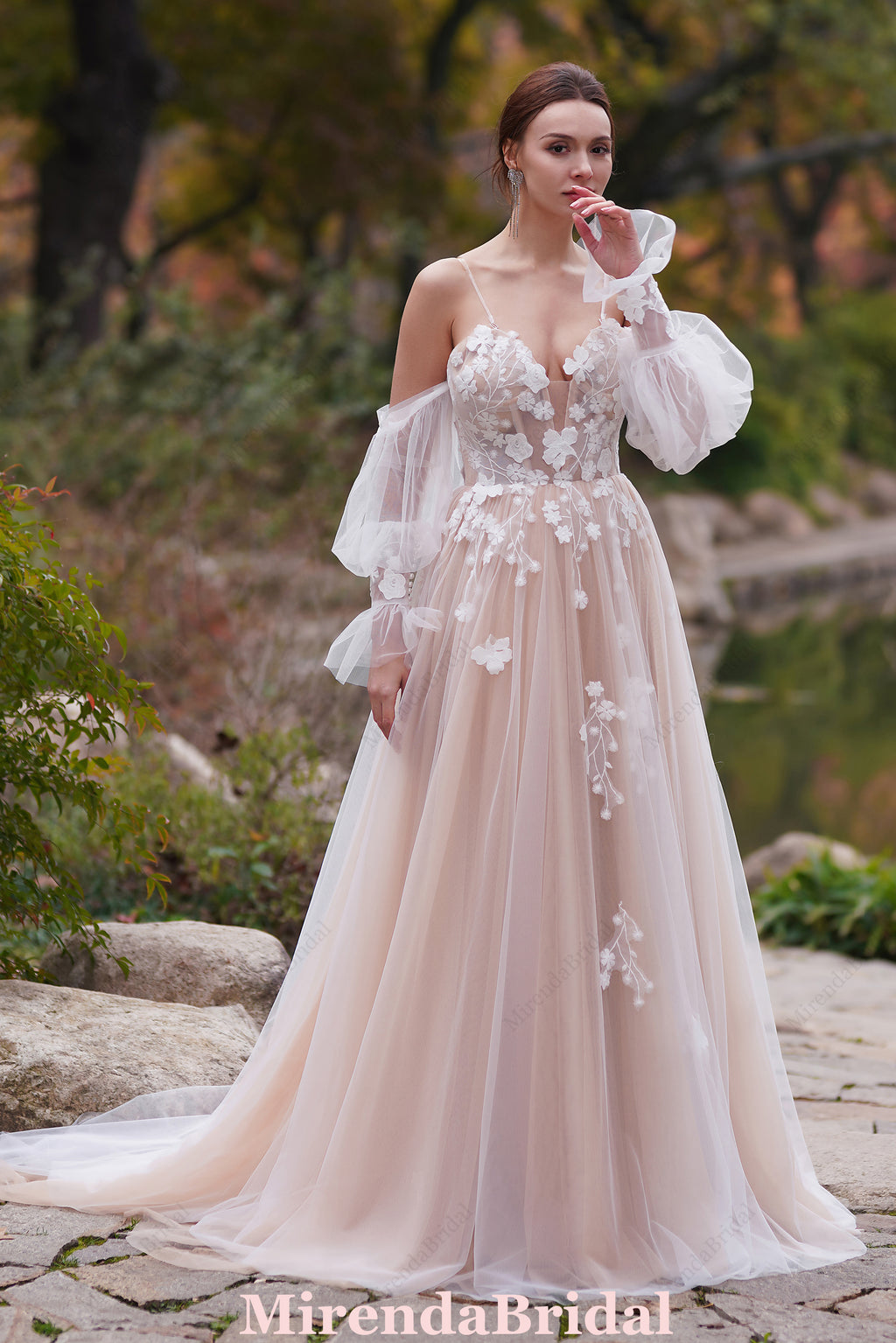 Elegant 3D Flower Appliques A-Line Wedding Dress