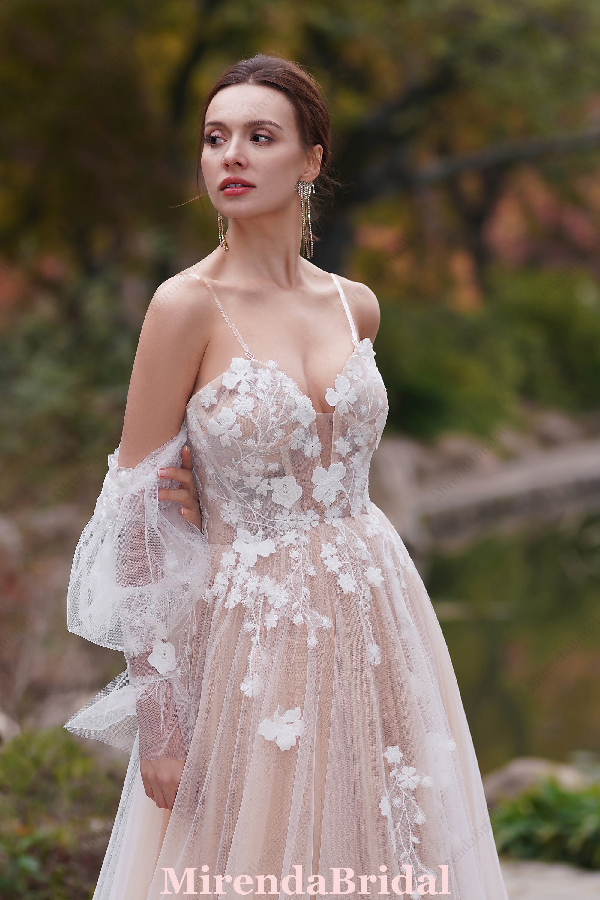 Elegant 3D Flower Appliques A-Line Wedding Dress