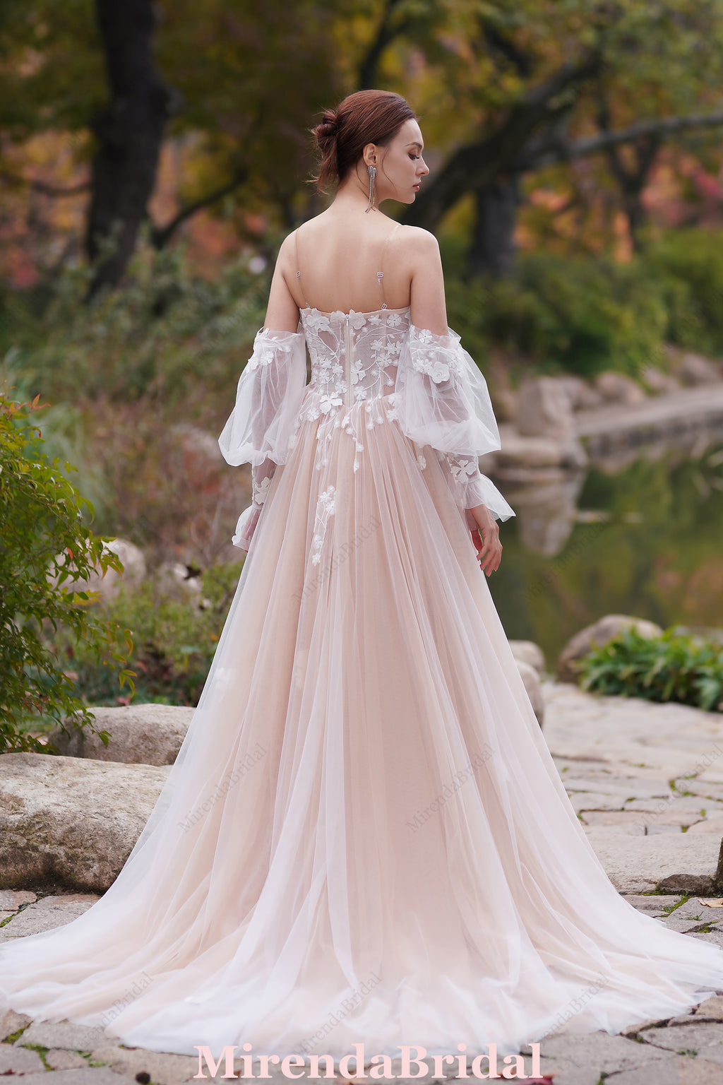 Elegant 3D Flower Appliques A-Line Wedding Dress
