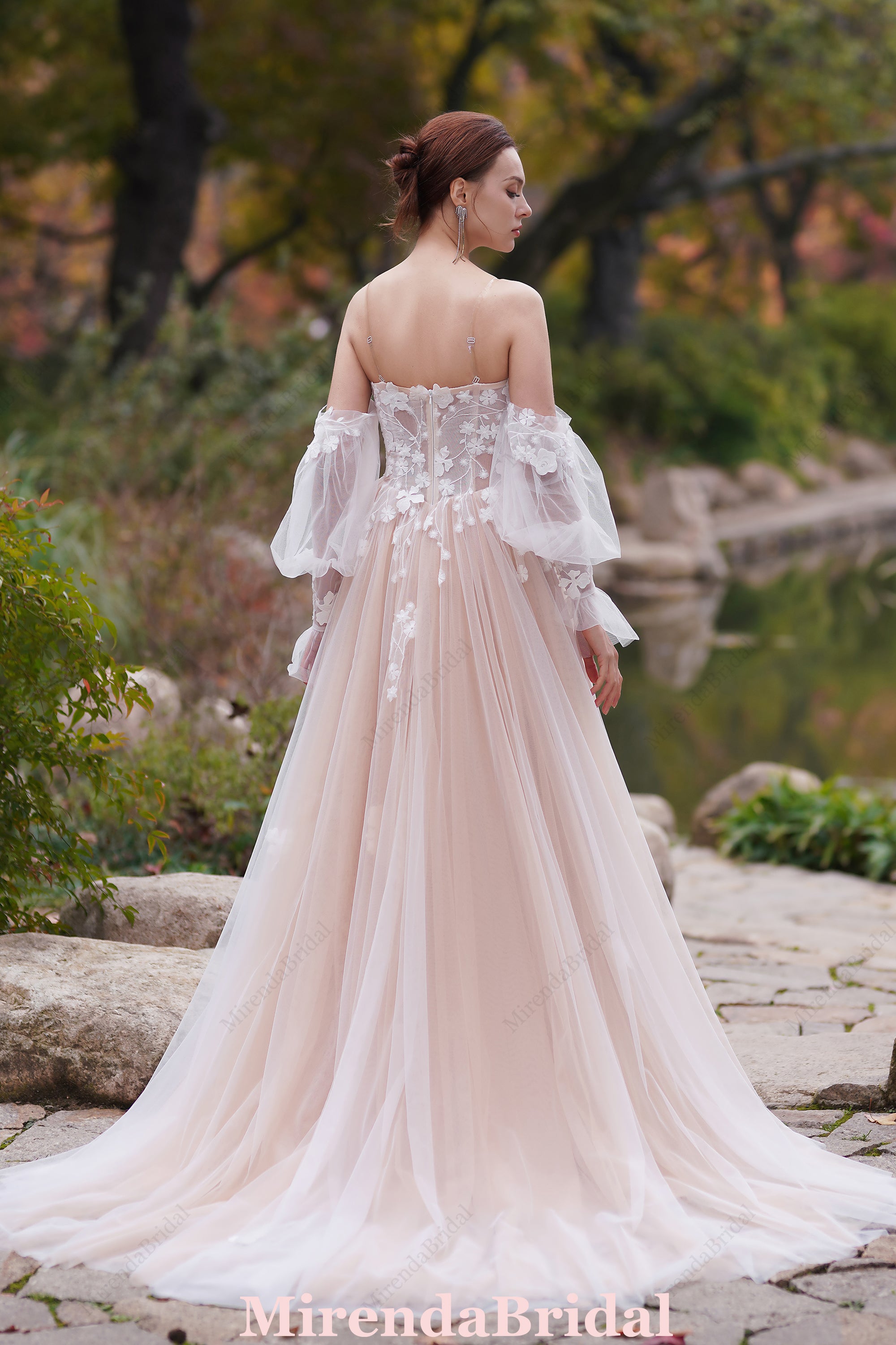 Elegant 3D Flower Appliques A-Line Wedding Dress